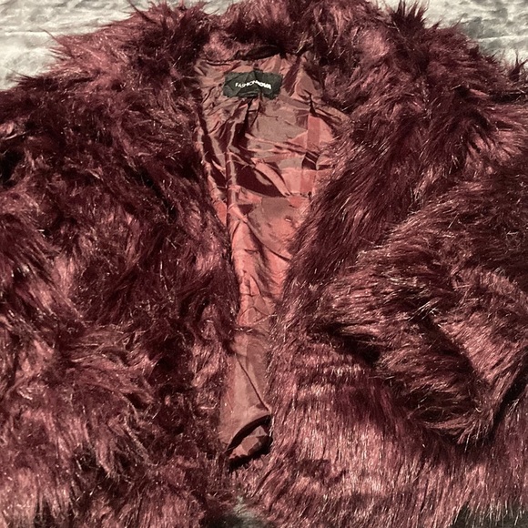 Fashion nova fur coat - Picture 8 of 9